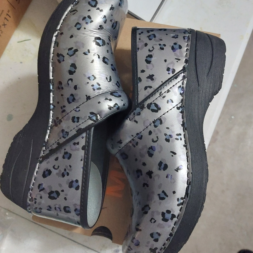 Nursing shoes